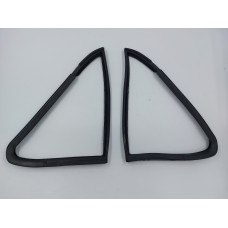 Quarter-light seals (pair)